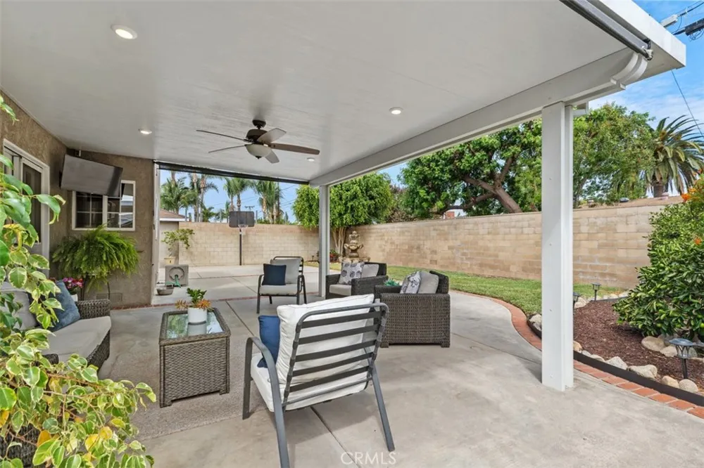 329 Locust Brea, CA 92821
