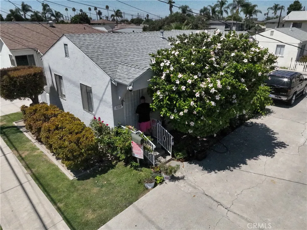 9329 Rose Bellflower, CA 90706