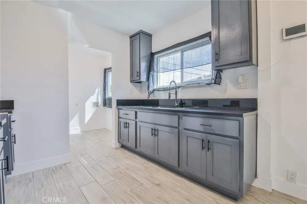 1433 W 96th Los Angeles, CA 90047