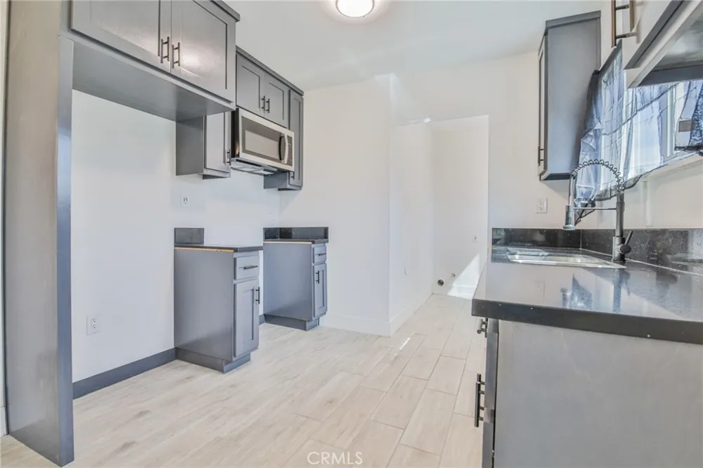 1433 W 96th Los Angeles, CA 90047