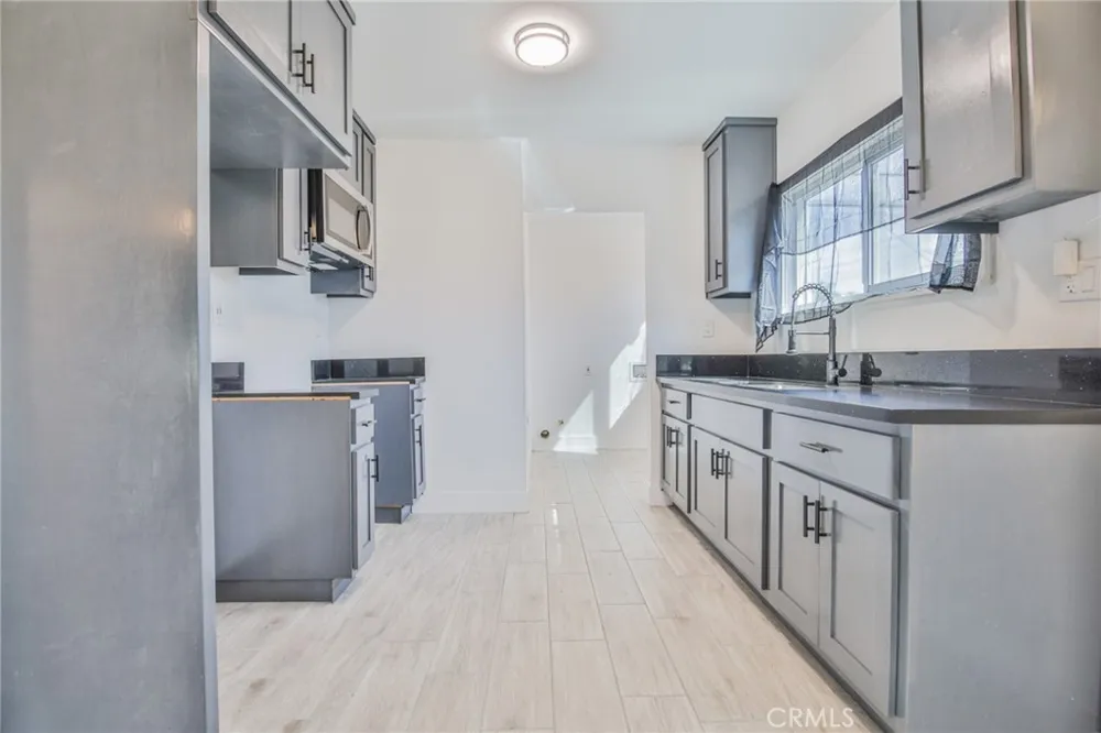 1433 W 96th Los Angeles, CA 90047