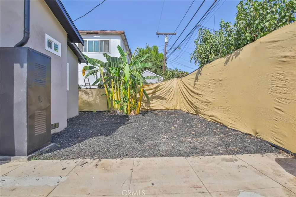 1433 W 96th Los Angeles, CA 90047