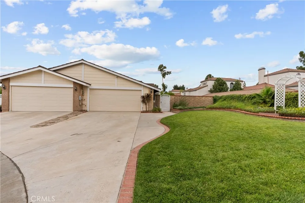 26093 Viento Court Valencia, CA 91355