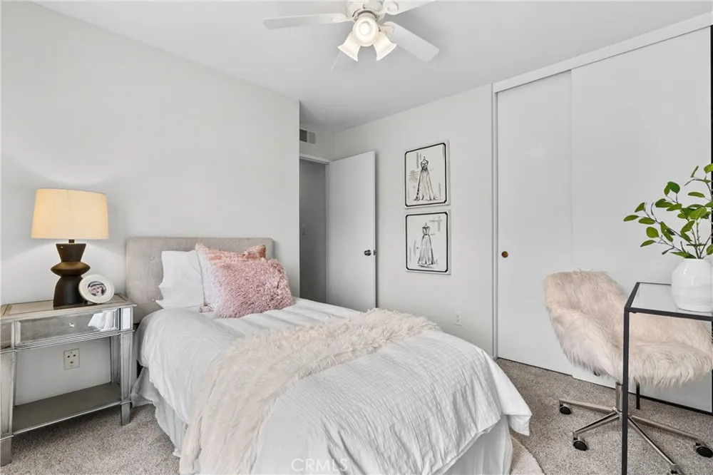 26093 Viento Court Valencia, CA 91355
