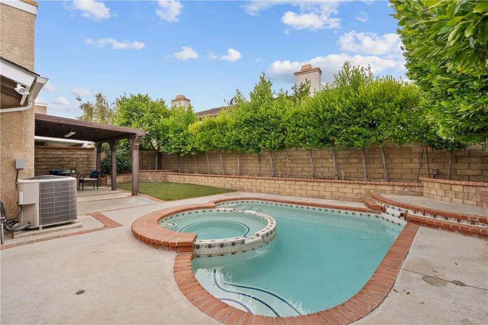 26093 Viento Court Valencia, CA 91355