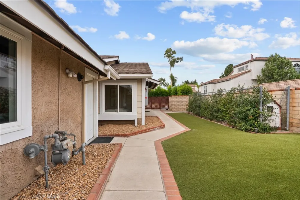 26093 Viento Court Valencia, CA 91355