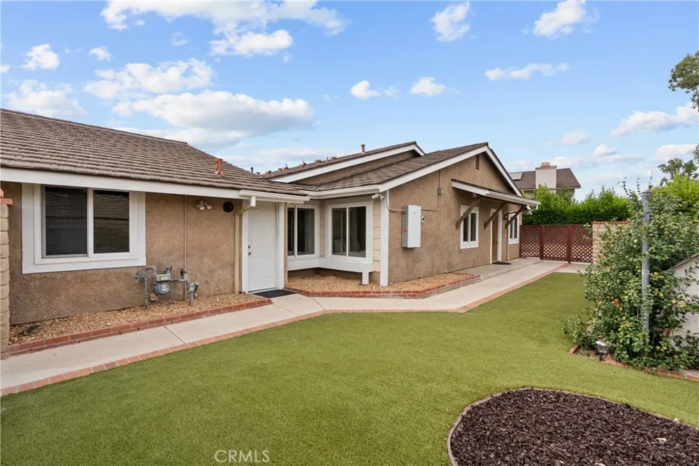 26093 Viento Court Valencia, CA 91355
