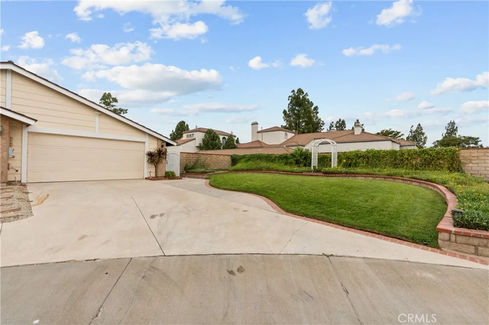 26093 Viento Court Valencia, CA 91355