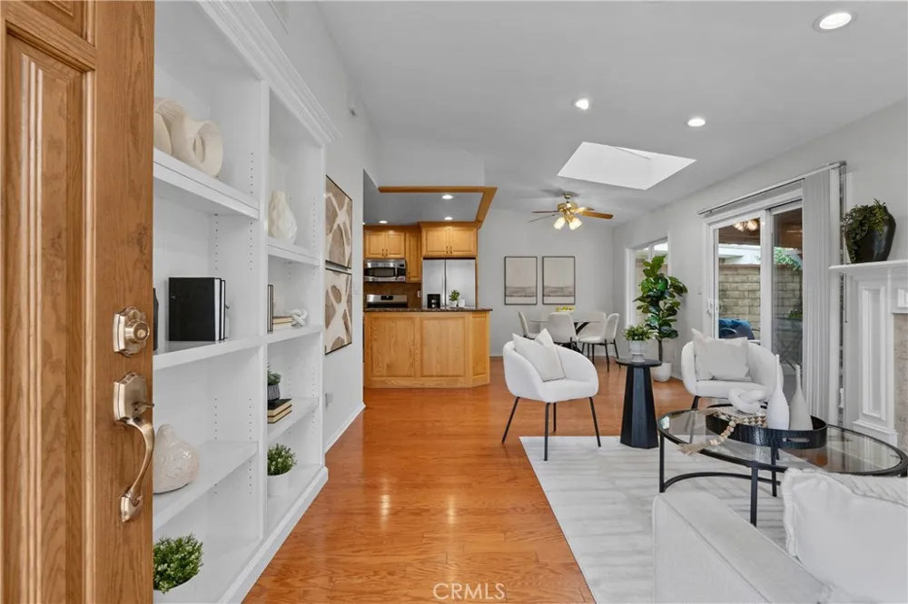 26093 Viento Court Valencia, CA 91355