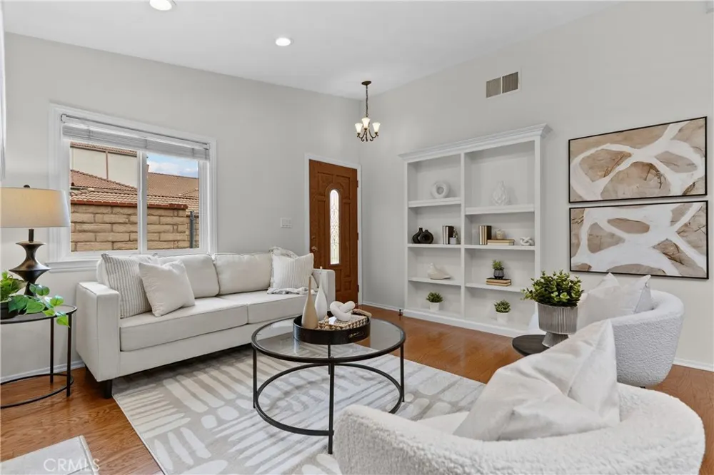 26093 Viento Court Valencia, CA 91355