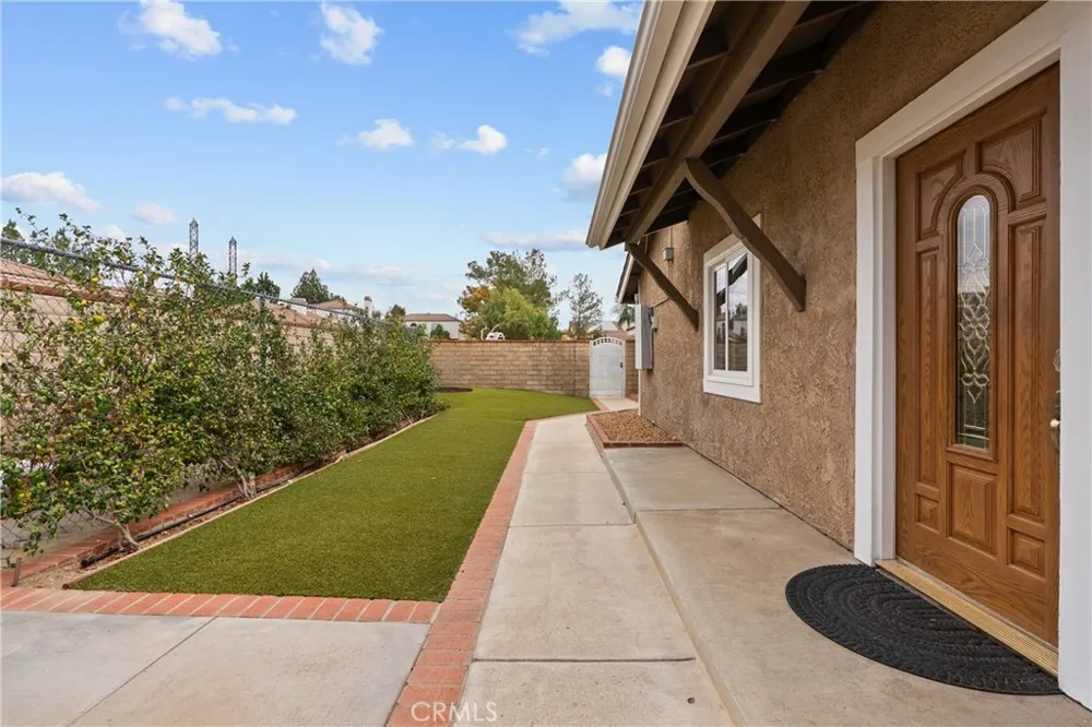26093 Viento Court Valencia, CA 91355