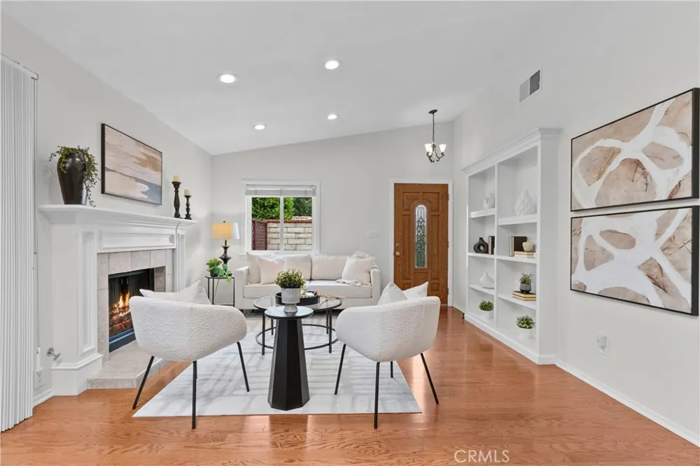 26093 Viento Court Valencia, CA 91355