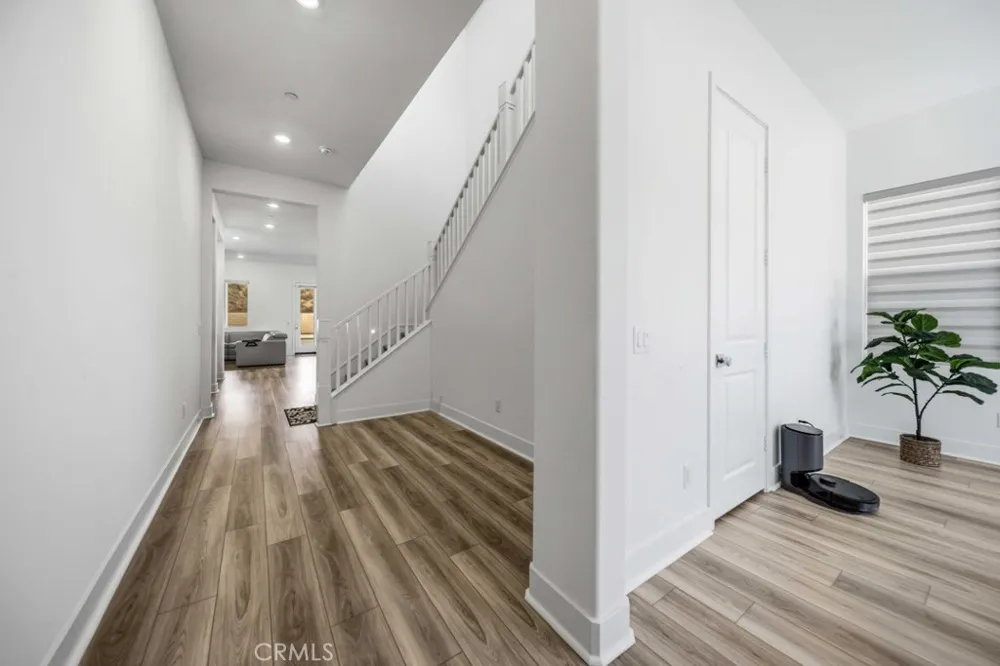 29566 Camino Azar Valencia, CA 91354