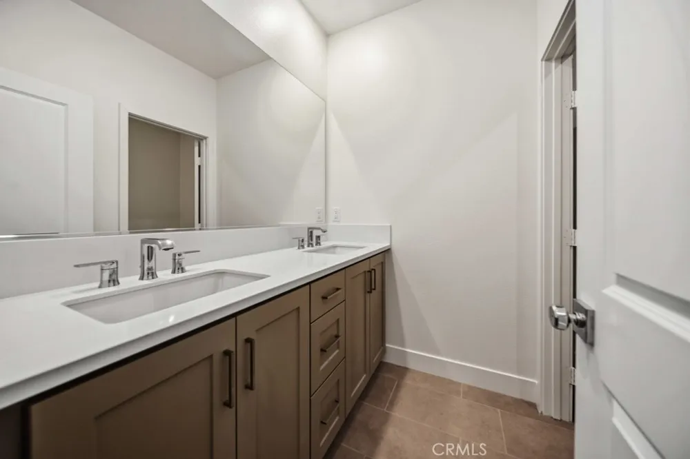 29566 Camino Azar Valencia, CA 91354
