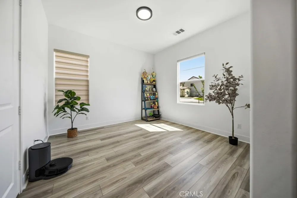 29566 Camino Azar Valencia, CA 91354
