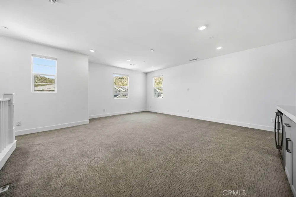 29566 Camino Azar Valencia, CA 91354