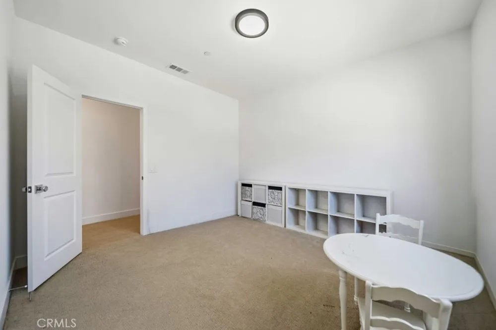 29566 Camino Azar Valencia, CA 91354