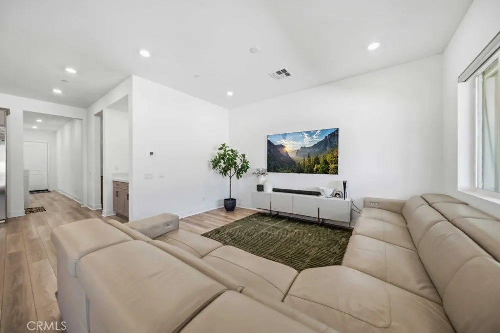 29566 Camino Azar Valencia, CA 91354