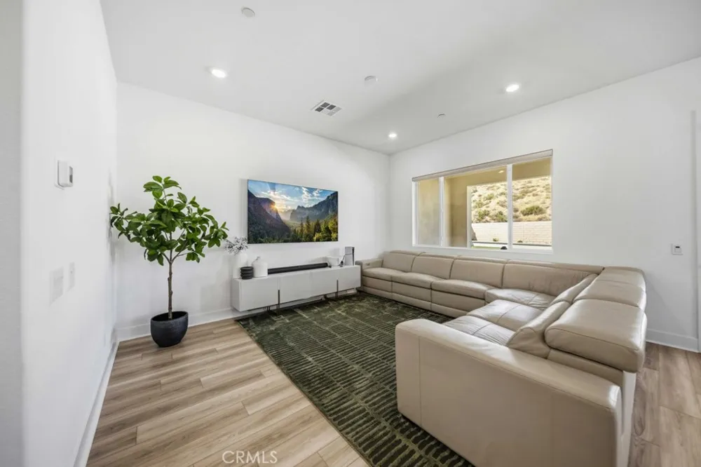 29566 Camino Azar Valencia, CA 91354