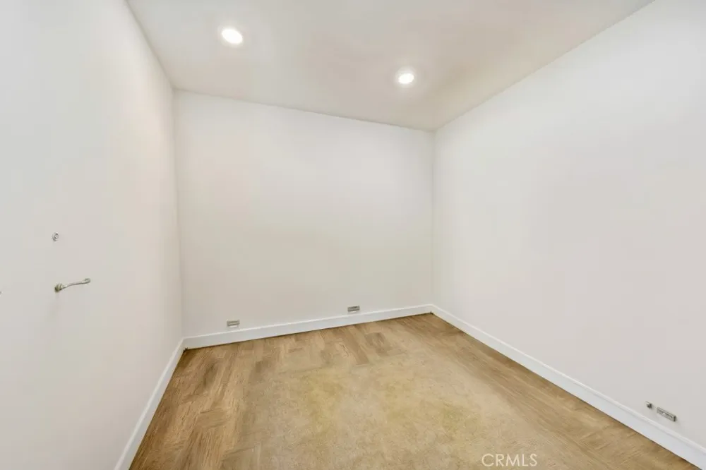 29566 Camino Azar Valencia, CA 91354