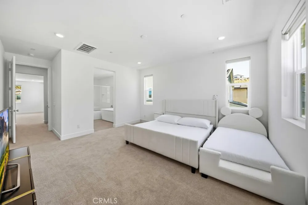 29566 Camino Azar Valencia, CA 91354