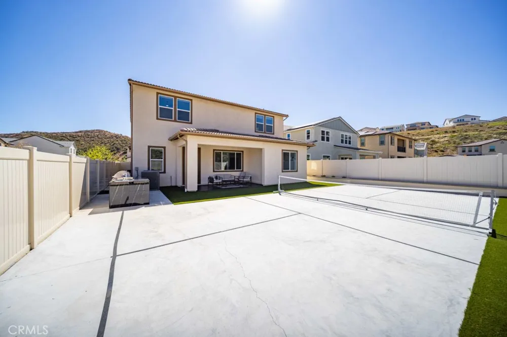 29566 Camino Azar Valencia, CA 91354