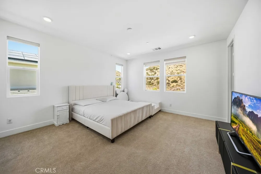 29566 Camino Azar Valencia, CA 91354