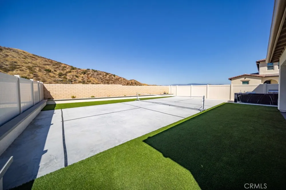 29566 Camino Azar Valencia, CA 91354