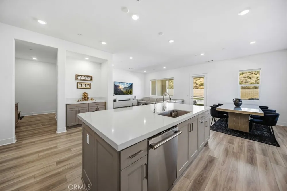 29566 Camino Azar Valencia, CA 91354