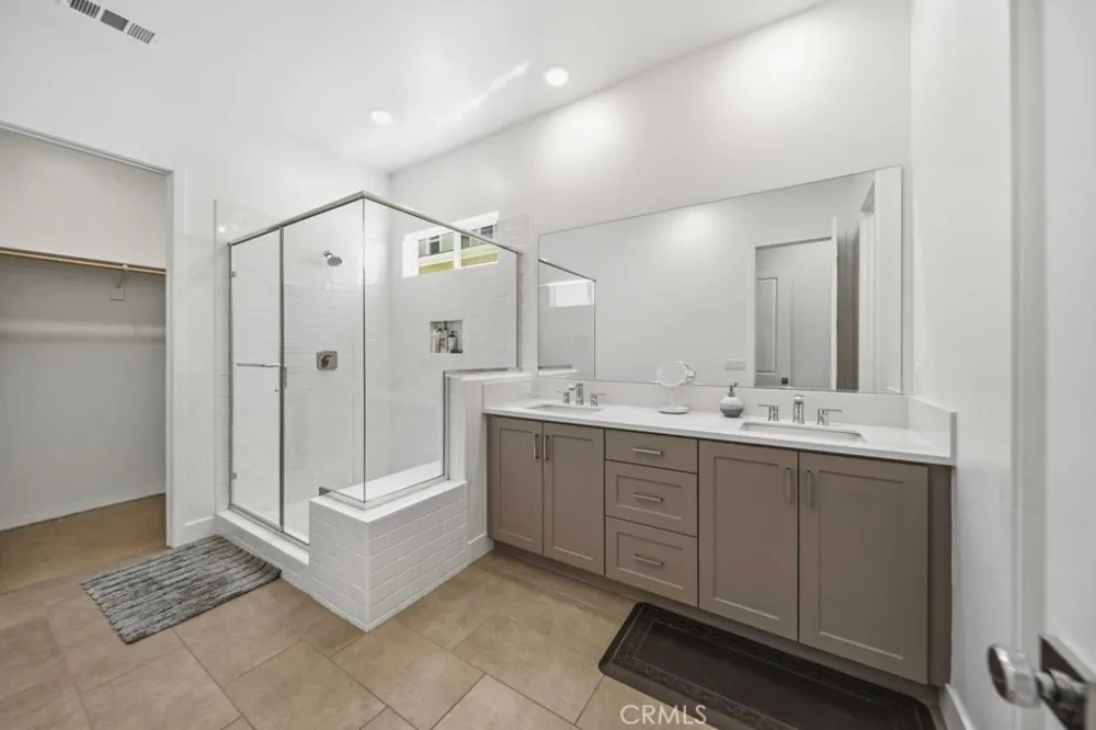 29566 Camino Azar Valencia, CA 91354