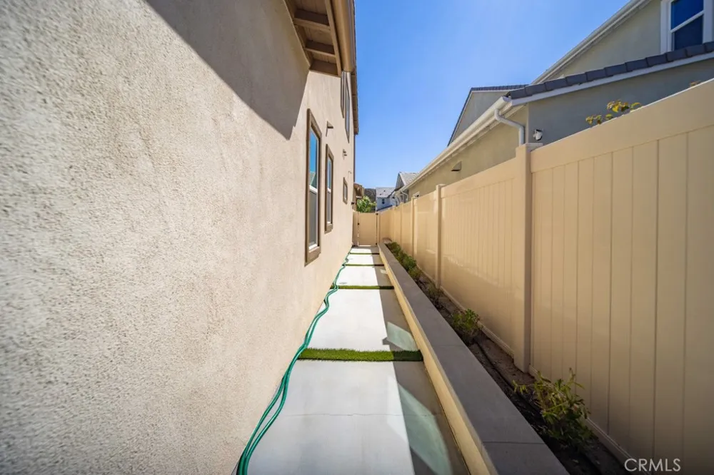 29566 Camino Azar Valencia, CA 91354