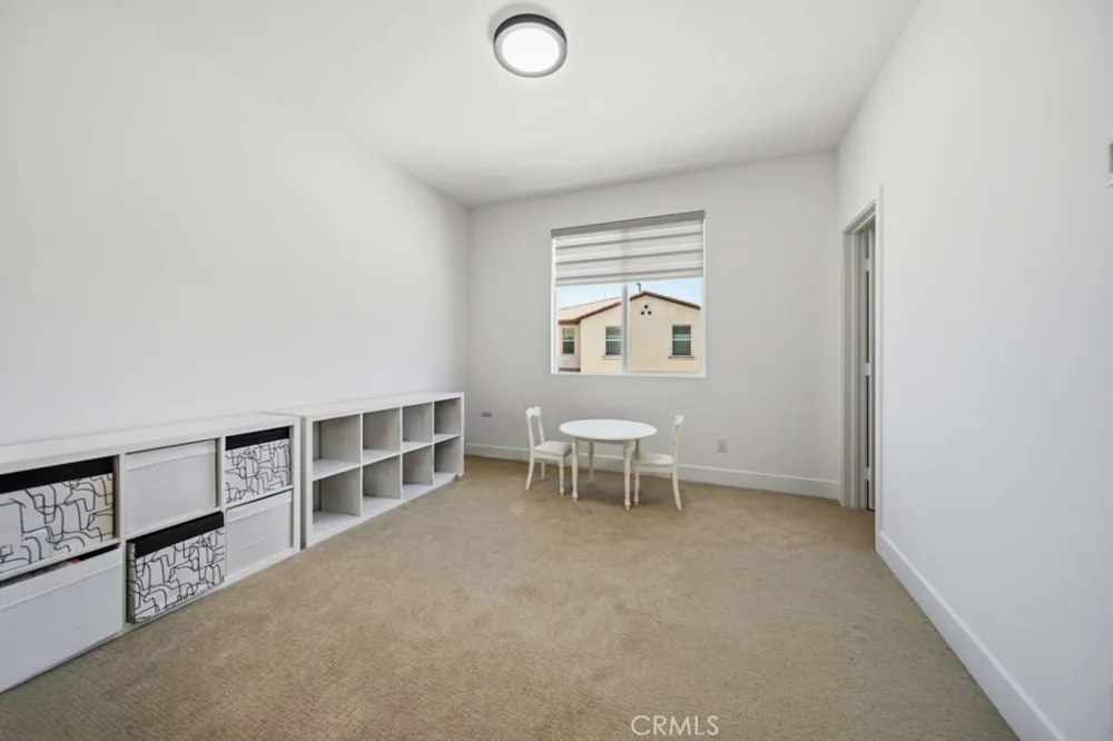 29566 Camino Azar Valencia, CA 91354