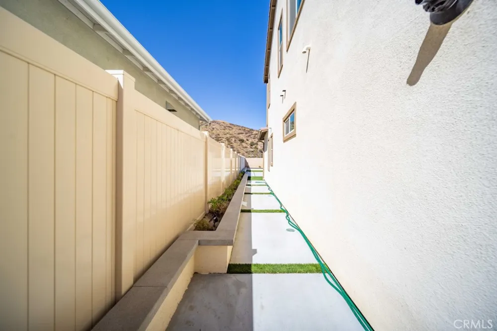 29566 Camino Azar Valencia, CA 91354
