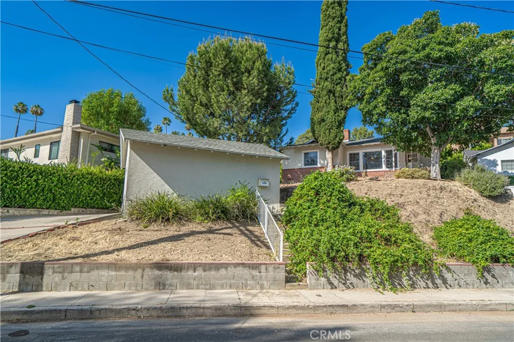 21516 Villena Woodland Hills, CA 91364