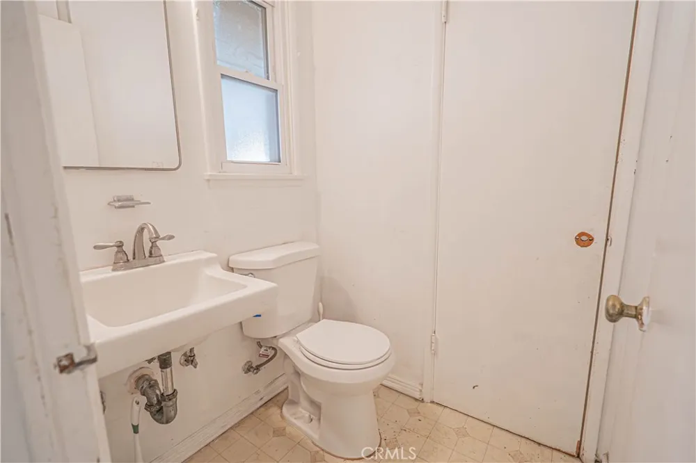 21516 Villena Woodland Hills, CA 91364