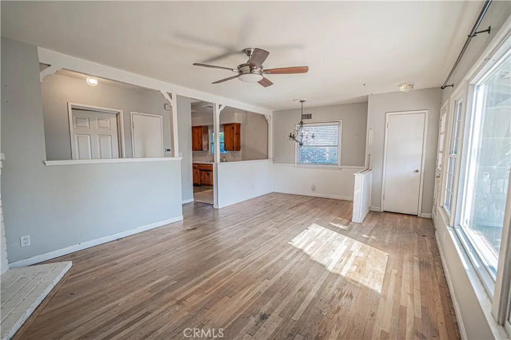 21516 Villena Woodland Hills, CA 91364