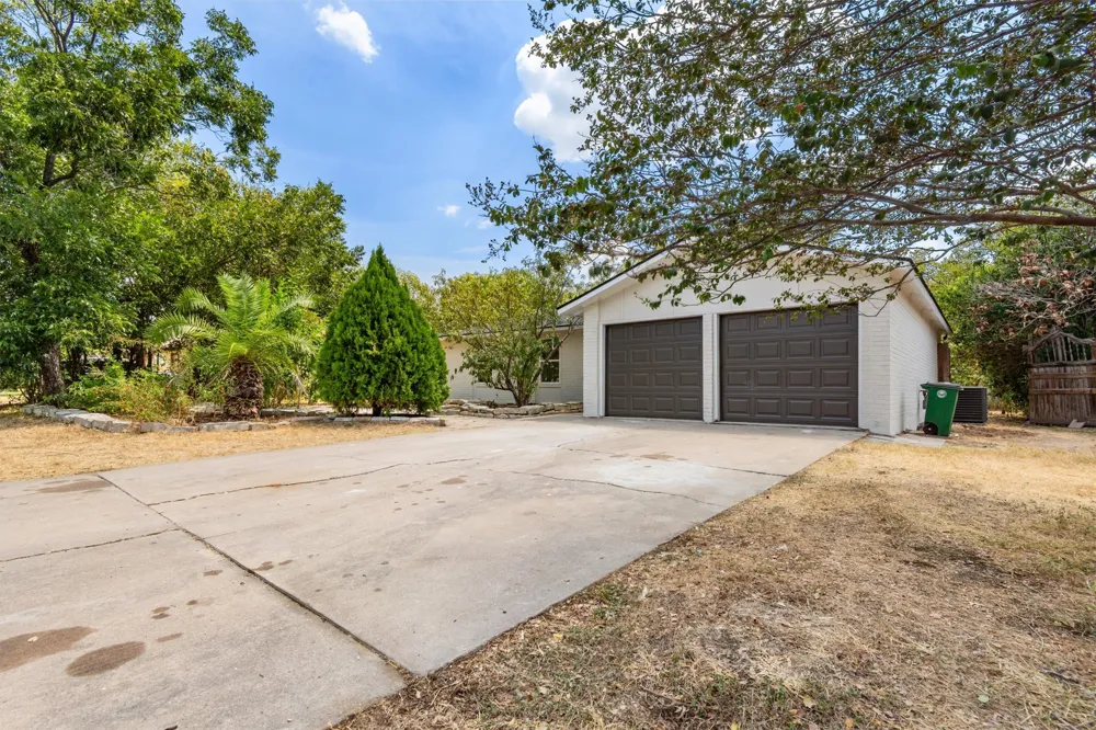 1307 Meadgreen Drive Austin, TX 78758