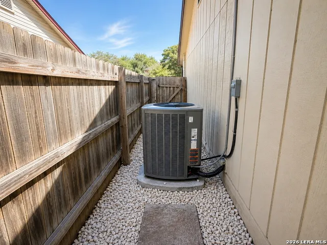 2119 CRESTED WALK San Antonio, TX 78231