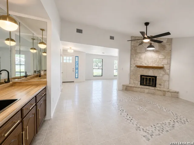 2119 CRESTED WALK San Antonio, TX 78231