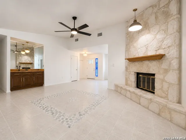 2119 CRESTED WALK San Antonio, TX 78231