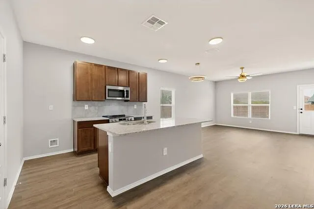 3038 LAGUNA CLFS Converse, TX 78109