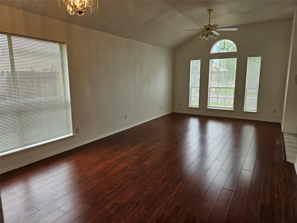 5901 Rising Meadow Drive Arlington, TX 76018