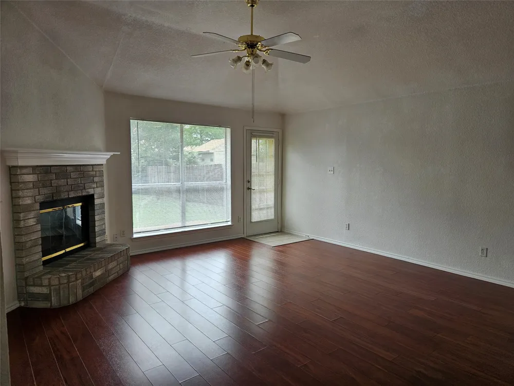 5901 Rising Meadow Drive Arlington, TX 76018