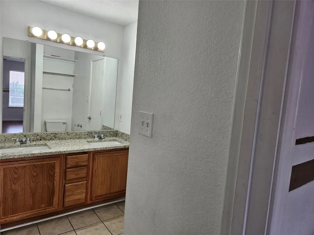5901 Rising Meadow Drive Arlington, TX 76018