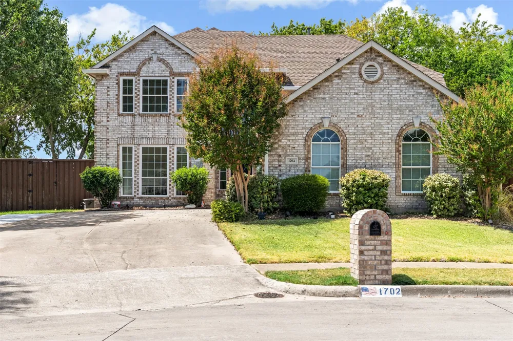 1702 Leander Court Allen, TX 75002