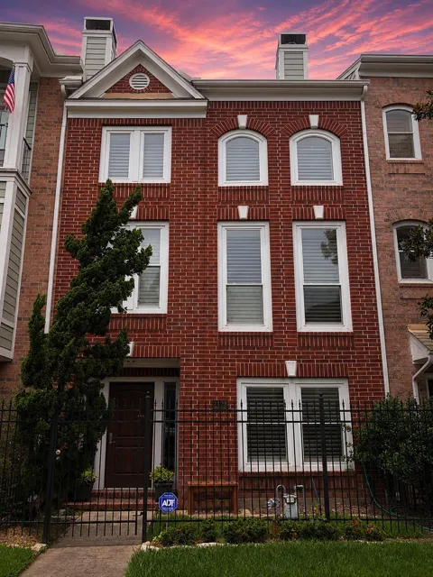 2128 Gillette Street
