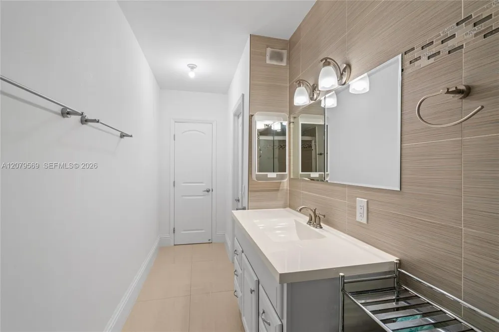 1950 S Ocean Dr #4E Hallandale Beach, FL 33009
