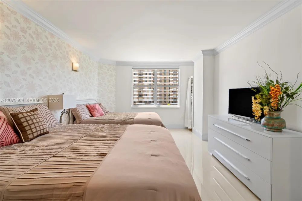 1950 S Ocean Dr #4E Hallandale Beach, FL 33009