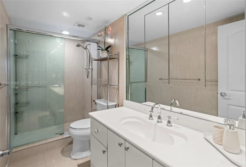 1950 S Ocean Dr #4E Hallandale Beach, FL 33009