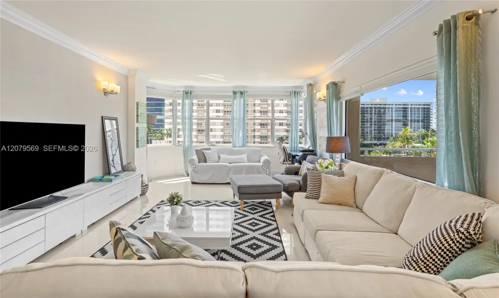 1950 S Ocean Dr #4E Hallandale Beach, FL 33009
